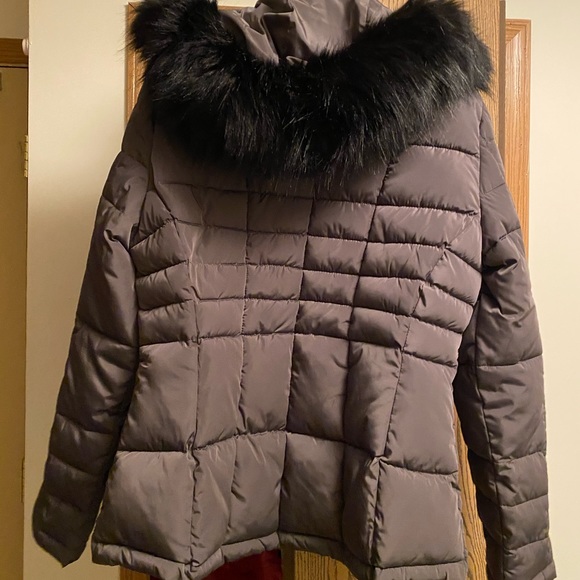 Calvin Klein bubble jacket - Picture 2 of 4